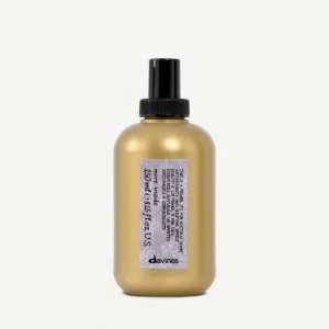 This is a Primer Protège contre l'humidité et donne du corps aux cheveux