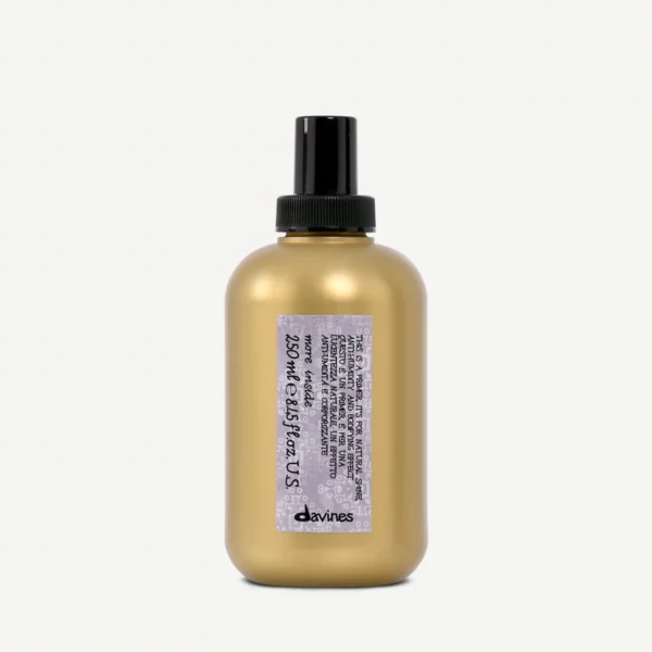 This is a Primer Protège contre l'humidité et donne du corps aux cheveux